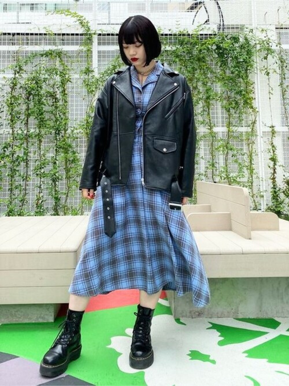 「ワンピース、ライダース、ストリート、Dr.Martens、jouetie、ジュエティ、オトナカジュアル」｜「jouetieのコルセットマキシワンピース（ワンピース、ブルー系）」を使った、jouetieさん（レディース・164cm）の秋コーディネートの1枚目の写真