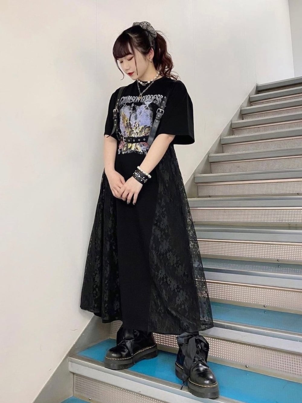 「春夏コーデ、jouetie、ジュエティ、Dr.Martens、低身長コーデ、オールブラック」｜「jouetieのドッキングロックワンピース（ワンピース、ブラック系）」を使った、jouetieさん（レディース・151cm）の春コーディネートの1枚目の写真