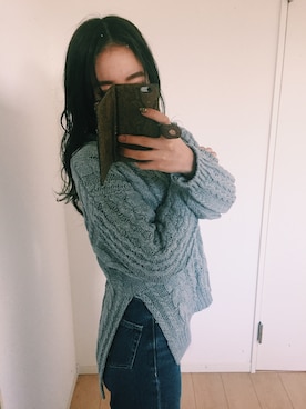 「EVRIS（エヴリス）のサイドスリットケーブルニットＰＯ（ニット/セーター、グレー系）」を使った、Yui Matsumotoさん（レディース・159cm）の冬コーディネート