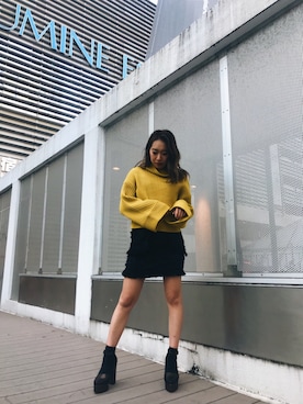 「EVRIS（エヴリス）のフレアスリーブクロップドタートルニットプルオーバー（ニット/セーター、イエロー系）」を使った、Yui Matsumotoさん（レディース・159cm）の冬コーディネート