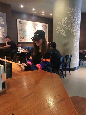 「CALVIN KLEIN PERFORMANCE（カルバンクラインパフォーマンス）のアイテム」を使った、Shereen薇棠さん（レディース・169cm）の春コーディネート