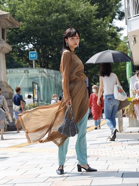 「ビーズバッグ」｜「アイテム（パンプス）」を使った、清水こづえさん（レディース・164cm）の秋コーディネート