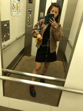 「GU（ジーユー）のアイテム（デニムスカート、ブラック系）」を使った、マカロニさん（レディース・160cm）の冬コーディネート