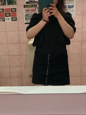 「GU（ジーユー）のアイテム（シャツ/ブラウス、ブラック系）」を使った、マカロニさん（レディース・160cm）の春コーディネート