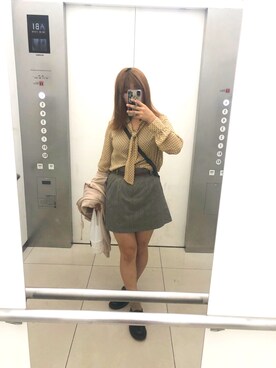 「GU（ジーユー）のアイテム（シャツ/ブラウス、ベージュ系）」を使った、マカロニさん（レディース・160cm）の秋コーディネート