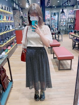 「NICE CLAUP（ナイスクラップ）のアイテム（Tシャツ/カットソー、ベージュ系）」を使った、マカロニさん（レディース・160cm）の秋コーディネート