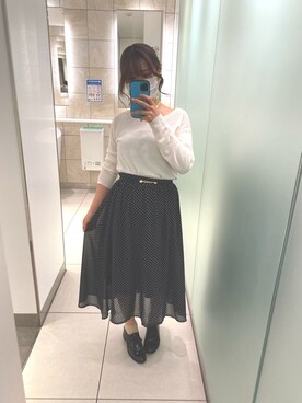「MAJESTIC LEGON（マジェスティックレゴン）のアイテム（スカート、ブラック系）」を使った、マカロニさん（レディース・160cm）の春コーディネート