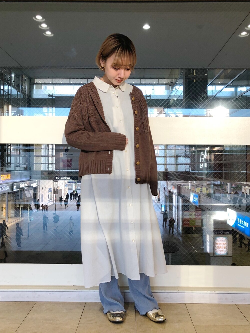 「オトナカジュアル、poudoudou、レイヤードスタイル、カーディガン、ワンピース、カジュアル、休日コーデ、くすみカラー」｜「POU DOU DOUのアイテム（パンツ、ブルー系）」を使った、はがさん（レディース・157cm）の冬コーディネートの1枚目の写真
