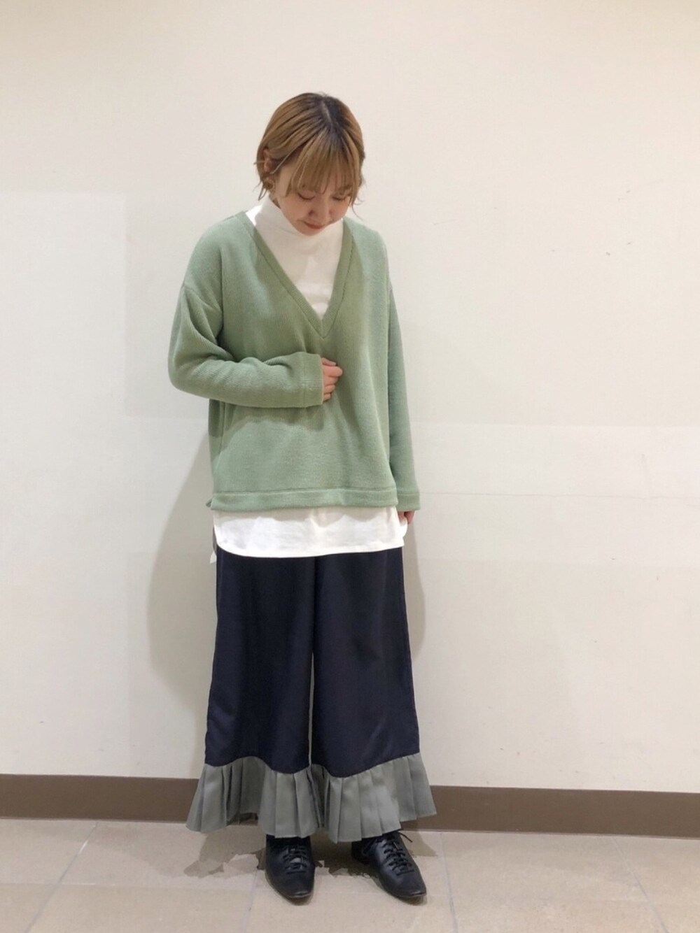 「休日スタイル、poudoudou、大人カジュアル、ゆるコーデ、レイヤードスタイル、ミントグリーン、レイヤードトップス、春コーデ」｜「POU DOU DOUのレイヤードトップス（Tシャツ/カットソー、グリーン系）」を使った、はがさん（レディース・157cm）の冬コーディネートの1枚目の写真