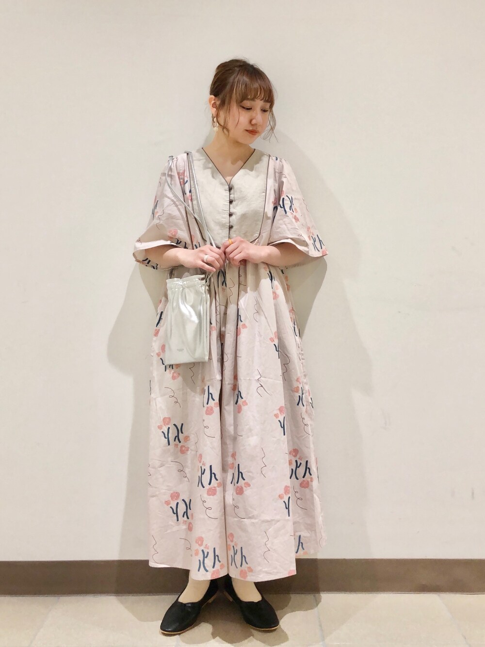 「poudoudou、プードゥドゥ、花柄、ワンピース、ショルダーバッグ、バレーシューズ、春コーデ、夏、低身長」｜「POU DOU DOUのdrawingフラワープリントヨーク切替ワンピース（ワンピース、ピンク系）」を使った、はがさん（レディース・157cm）の春コーディネートの1枚目の写真