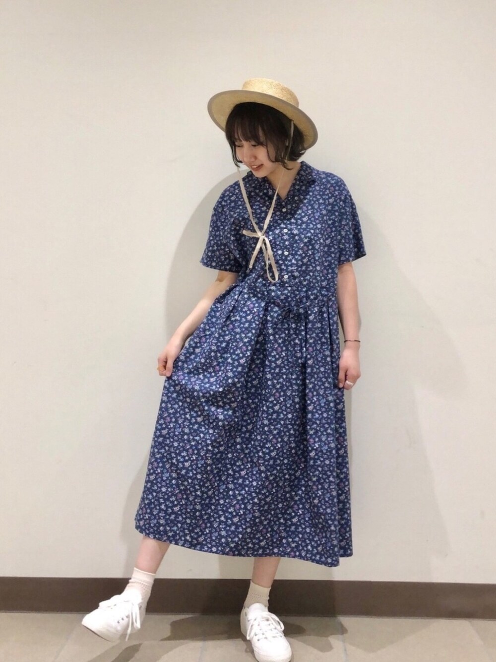 「これが私をアゲる服、poudoudou、プードゥドゥ、ワンピース、カンカン帽、花柄、夏コーデ、お洒落さんとつながりたい」｜「POU DOU DOUのフラワープリント開襟ワンピース（ワンピース、ブルー系）」を使った、はがさん（レディース・157cm）の夏コーディネートの1枚目の写真