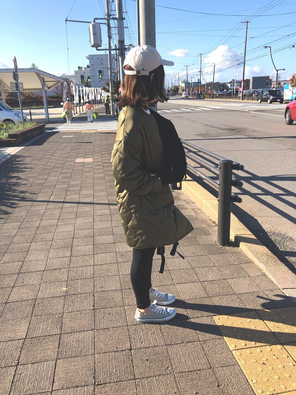 「函館」｜「CONVERSEのアイテム（スニーカー、ベージュ系）」を使った、chiichanさん（レディース・157cm）の秋コーディネートの1枚目の写真