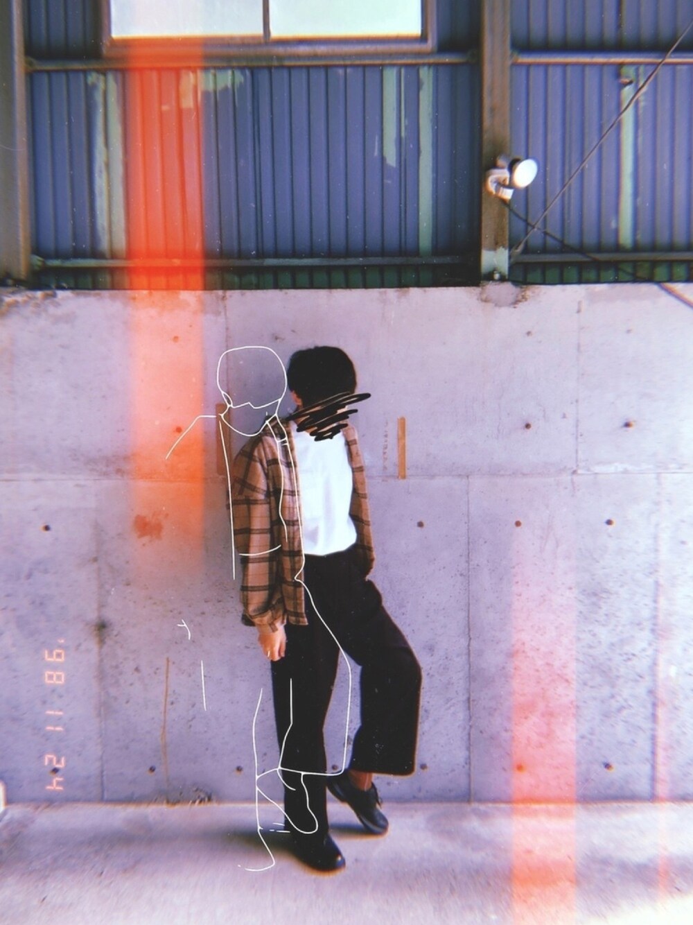「おしゃれさんと繋がりたい、ゆるコーデ、シンプル、女子受け○、秋コーデ、くつした、年末WEAR感謝祭」｜「THE CASUALのTRストレッチ コーデュロイ 無地 チェック ワイドパンツ（スラックス、ブラック系）」を使った、HaReさん（メンズ・176cm）の秋コーディネートの1枚目の写真