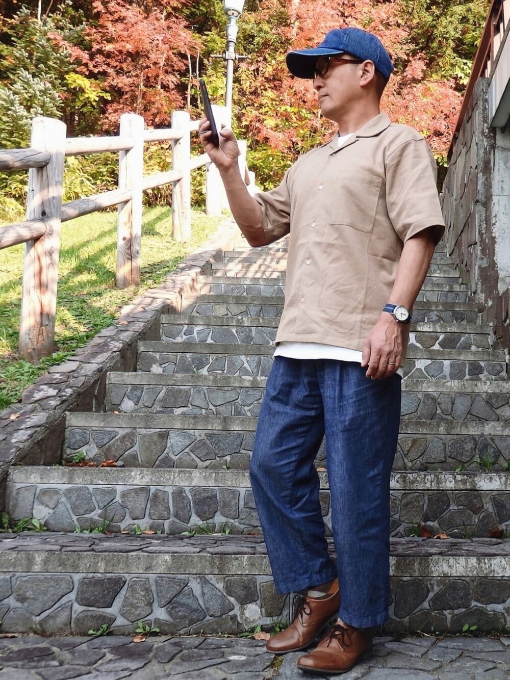 「大人カジュアル、リラックススタイル、オープンカラーシャツ、ワイドパンツ、白Tシャツ、キャップ、アーガイルソックス、ベージュ、ネイビー、低身長」｜「CIAOPANIC TYPYのパナマ織オープンカラーシャツ（シャツ/ブラウス、ベージュ系）」を使った、SAT-TUNさん（メンズ・159cm）の秋コーディネートの1枚目の写真