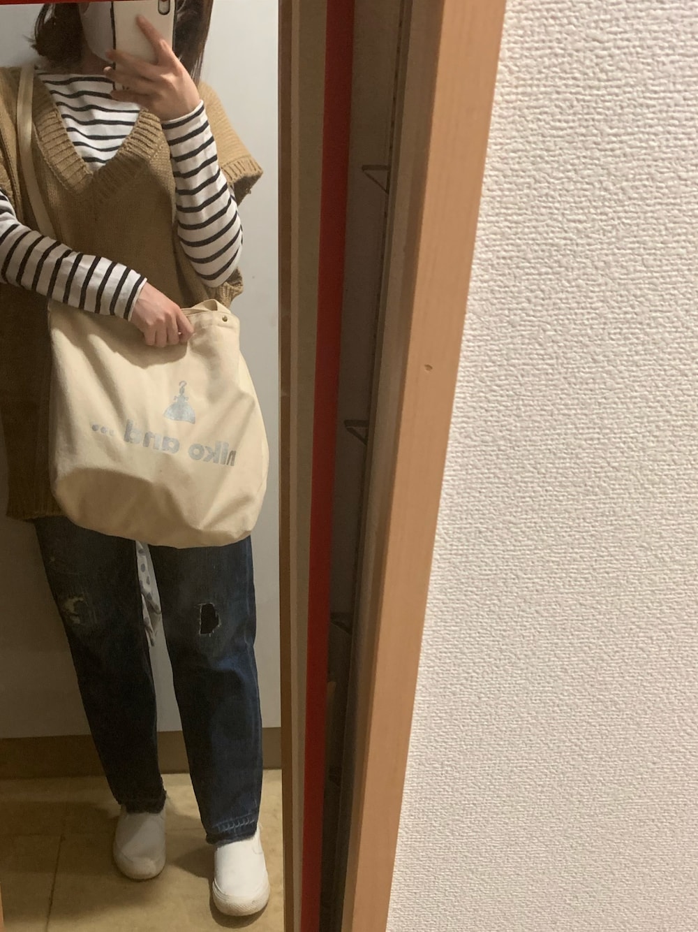 「秋のマイ旬スタイル、秋コーデ、低身長コーデ、淡色コーデ、ベストコーデ、ベスト、出勤コーデ」｜「niko and...のREMAKEストレートパンツ【niko and ...】（デニムパンツ、ブルー系）」を使った、　ヒナコさん（レディース・153cm）の秋コーディネートの1枚目の写真