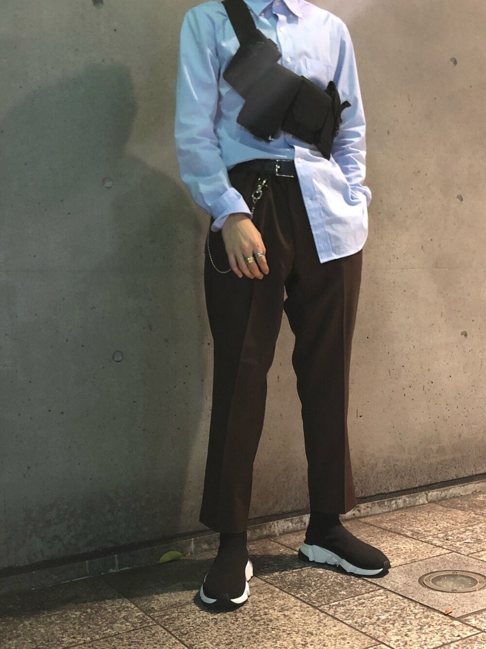 「DOGOSAKA、Maison Margiela、HARE、BALENCIAGA」｜「HAREのTWサキソニートラウザー(HARE)（その他パンツ、ブラウン系）」を使った、村人Cさん（メンズ・166cm）の秋コーディネートの1枚目の写真