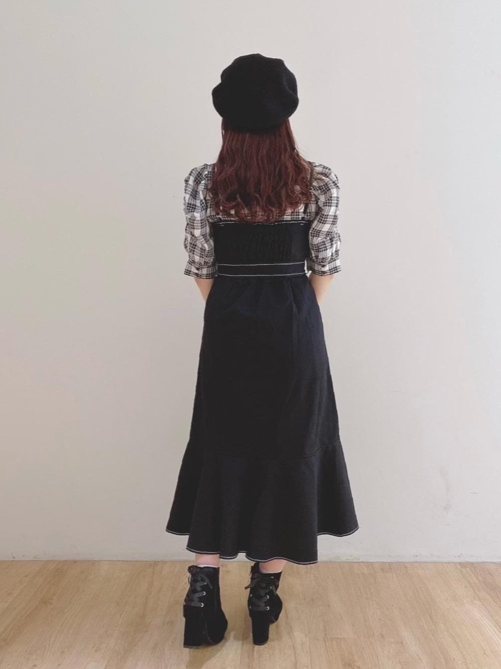 「デート、ガーリー、仙台、MAJESTIC LEGON、低身長、マジェスティックレゴン、モテ、骨格ウェーブ、仙台ｴｽﾊﾟﾙ、カワイイ」｜「MAJESTIC LEGONのレディステッチマーメイドワンピ（ワンピース、ブラック系）」を使った、マジェスティックレゴンエスパル仙台店スタッフさん（レディース・153cm）の秋コーディネートの1枚目の写真