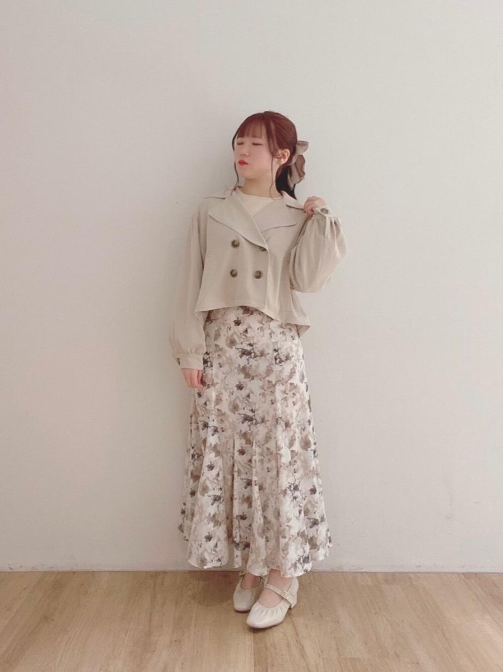 「デート、ガーリー、仙台、フェミニン、MAJESTIC LEGON、低身長、マジェスティックレゴン、モテ、エスパル仙台、カワイイ」｜「MAJESTIC LEGONのボリュームショートトレンチ（トレンチコート、ベージュ系）」を使った、マジェスティックレゴンエスパル仙台店スタッフさん（レディース・153cm）の冬コーディネートの1枚目の写真