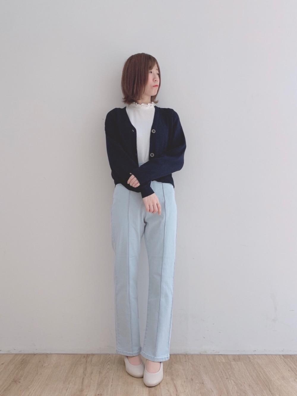 「カーディガン、トップス、仙台、MAJESTIC LEGON、マジェスティックレゴン、オトナカワイイ、エスパル仙台、標準身長、カワイイ、でにむ」｜「MAJESTIC LEGONのリボンsetバレエパンプス（パンプス、ホワイト系）」を使った、マジェスティックレゴンエスパル仙台店スタッフさん（レディース・158cm）の冬コーディネートの1枚目の写真