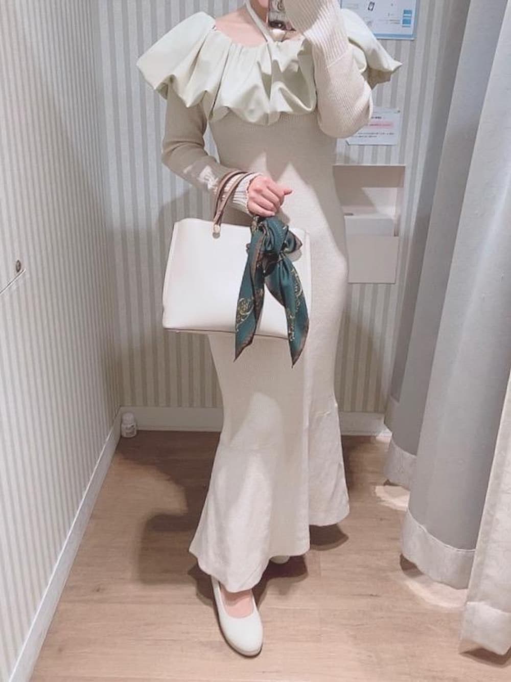 「仙台、バルーン、MAJESTIC LEGON、低身長、マジェスティックレゴン、エスパル仙台、骨格ストレート、ワンピース 」｜「MAJESTIC LEGONのクラシカルバングル（バングル/リストバンド、その他）」を使った、マジェスティックレゴンエスパル仙台店スタッフさん（レディース・152cm）の冬コーディネートの1枚目の写真