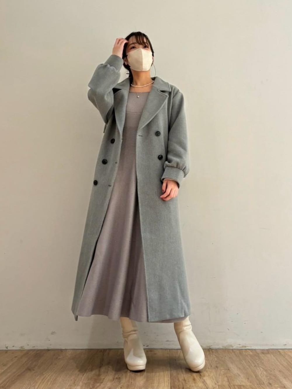 「仙台、フェミニン、MAJESTIC LEGON、マジェスティックレゴン、大人ファッション、エスパル仙台、標準身長、ワンピース 、こーと、アウター　」｜「MAJESTIC LEGONの【WEB限定XLサイズあり】フカフカヒールストレッチブーツ（ブーツ、ホワイト系）」を使った、マジェスティックレゴンエスパル仙台店スタッフさん（レディース・158cm）の冬コーディネートの1枚目の写真