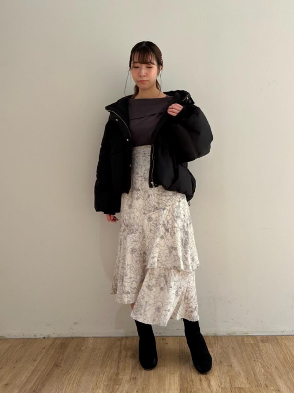 「ブルゾン、仙台、MAJESTIC LEGON、マジェスティックレゴン、大人ファッション、エスパル仙台、標準身長、骨格ナチュラル、アウター　」｜「MAJESTIC LEGONのリブニットソックスブーツ（ブーツ、ブラック系）」を使った、マジェスティックレゴンエスパル仙台店スタッフさん（レディース・158cm）の冬コーディネートの1枚目の写真