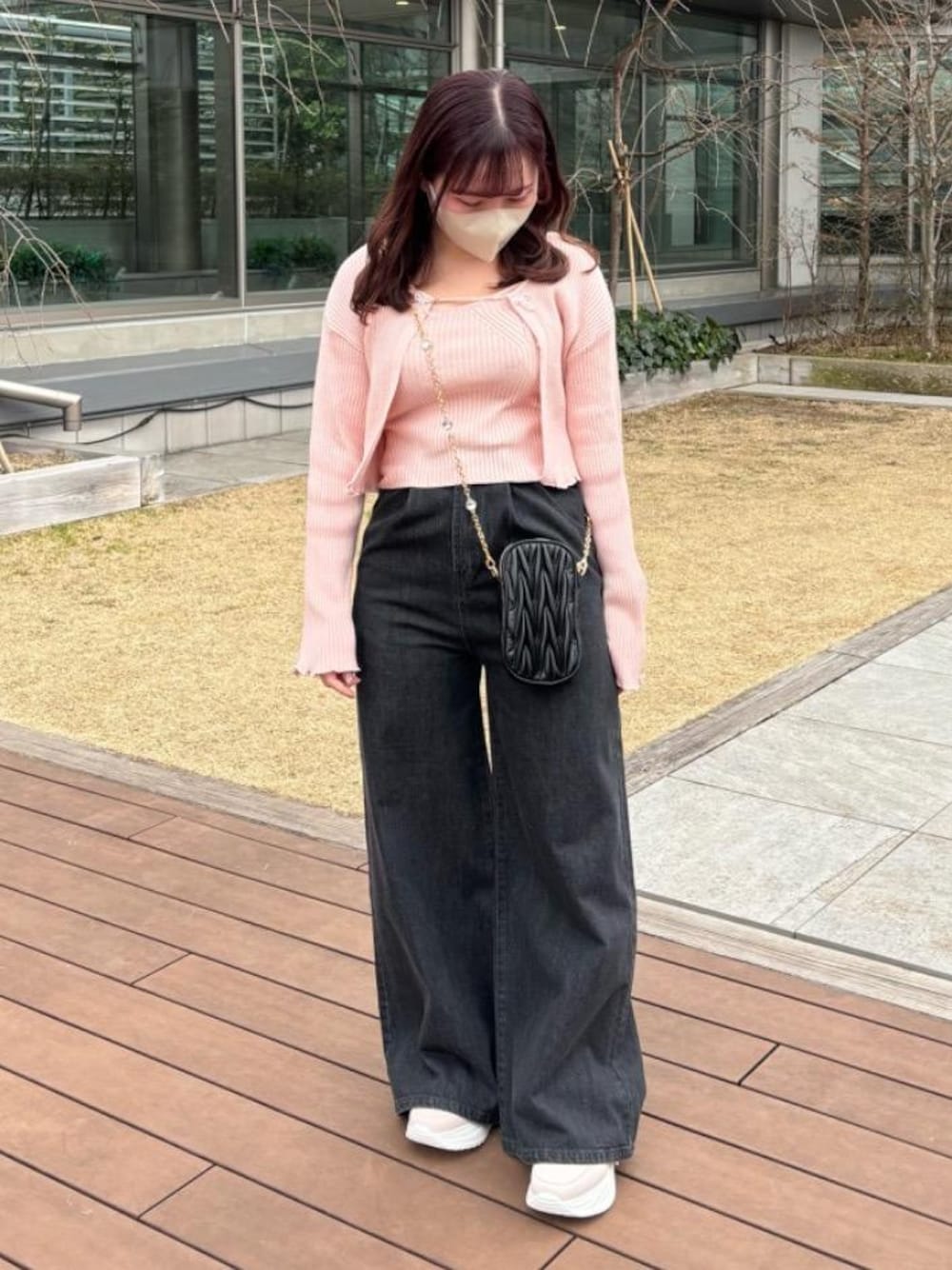 「大人カジュアル、仙台、MAJESTIC LEGON、低身長、マジェスティックレゴン、大人ファッション、骨格ウェーブ、エスパル仙台、骨格ストレート、かジュアル」｜「MAJESTIC LEGONの厚底2WAYリボンスニーカー（スニーカー、ホワイト系）」を使った、マジェスティックレゴンエスパル仙台店スタッフさん（レディース・153cm）の春コーディネートの1枚目の写真