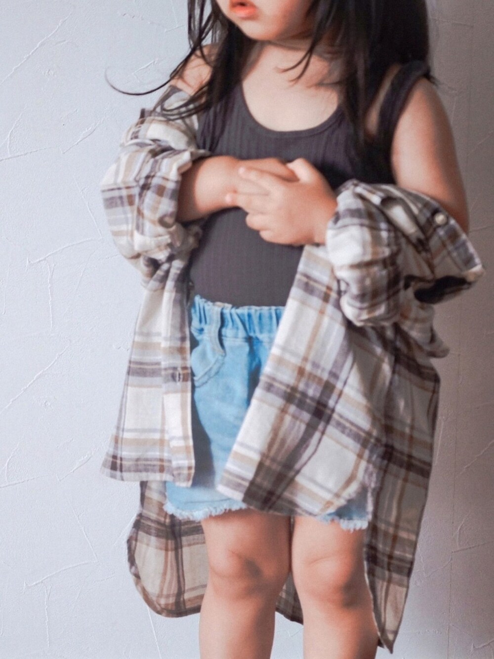 「キッズファッション、シンプル、女の子コーデ、プチプラ、オーバーサイズ、おしゃれさんと繋がりたい、ノースリーブ」｜「CIAOPANIC TYPYのカニツメタンク（タンクトップ、グレー系）」を使った、ぷにこさん（キッズ・90cm）の夏コーディネートの1枚目の写真