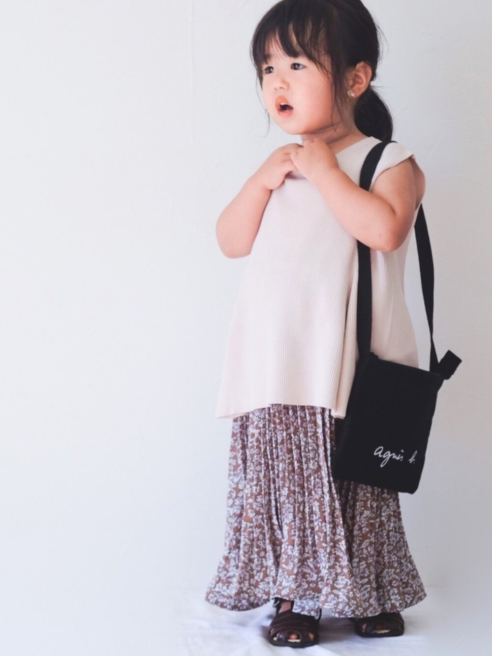「夏セールで買いました、レイヤードスタイル、おんなのこ、ベージュ、ノースリーブ、キッズコーデ、おしゃれさんと繋がりたい」｜「ROPE' PICNICの【ROPE' PICNIC KIDS】ノースリーブペプラムトップス（ニット/セーター、ベージュ系）」を使った、ぷにこさん（キッズ・90cm）の夏コーディネートの1枚目の写真