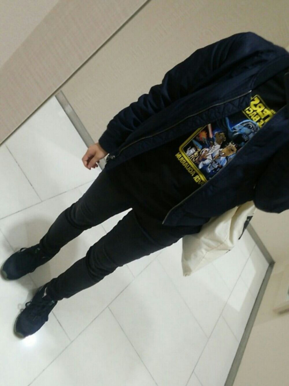 「ROUND1、ビリヤード、パロディT、STARWARS、お土産コーデ、雨の日コーデ、メンズライク、もはや男」｜「BURBERRYのアイテム（ソックス/靴下、ホワイト系）」を使った、pyosさん（レディース・151cm）の春コーディネートの1枚目の写真