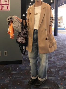 「Levi's（リーバイス）のアイテム（デニムパンツ、ブルー系）」を使った、おメルさん（レディース）の秋コーディネート