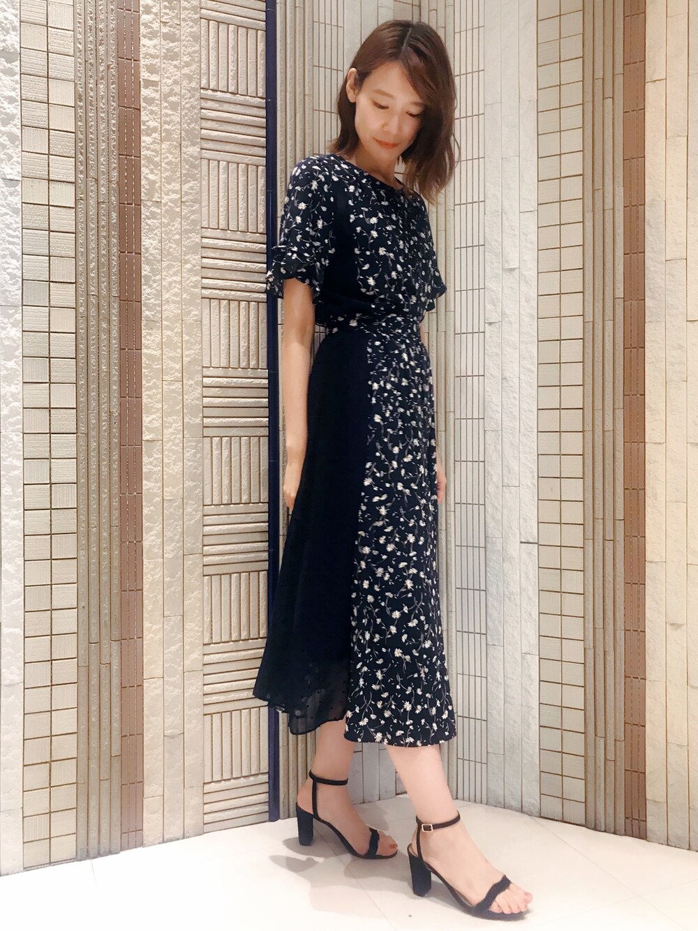「セットアップ、ドット、フラワープリント、JILLSTUART、マーガレット、ジルスチュアート、大人フェミニン、メランコリックレトロ」｜「JILL STUARTの◆ルイフラワードッキングブラウス（シャツ/ブラウス、ブルー系）」を使った、mizuki さん（レディース・162cm）の夏コーディネートの1枚目の写真