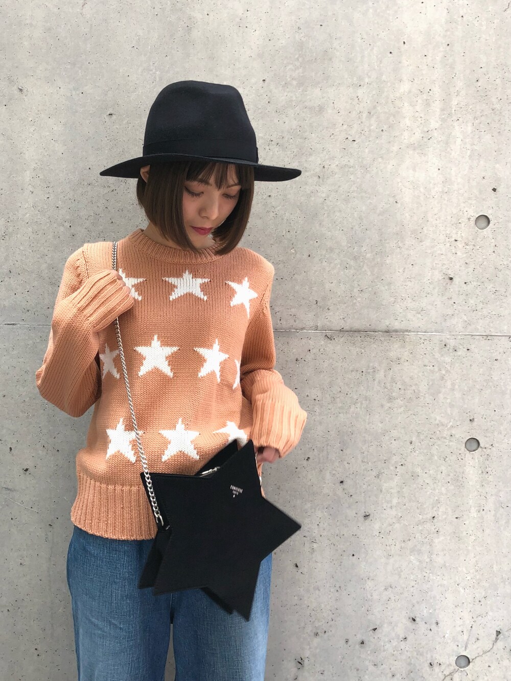 「低身長、コンバース、ハット、星柄、コンバーストウキョウ、ニット、冬、おしゃれさんと繋がりたい、きれいめカジュアル」｜「CONVERSE TOKYOのアイテム（ハット、ブラック系）」を使った、junna☻さん（レディース・150cm）の冬コーディネートの1枚目の写真
