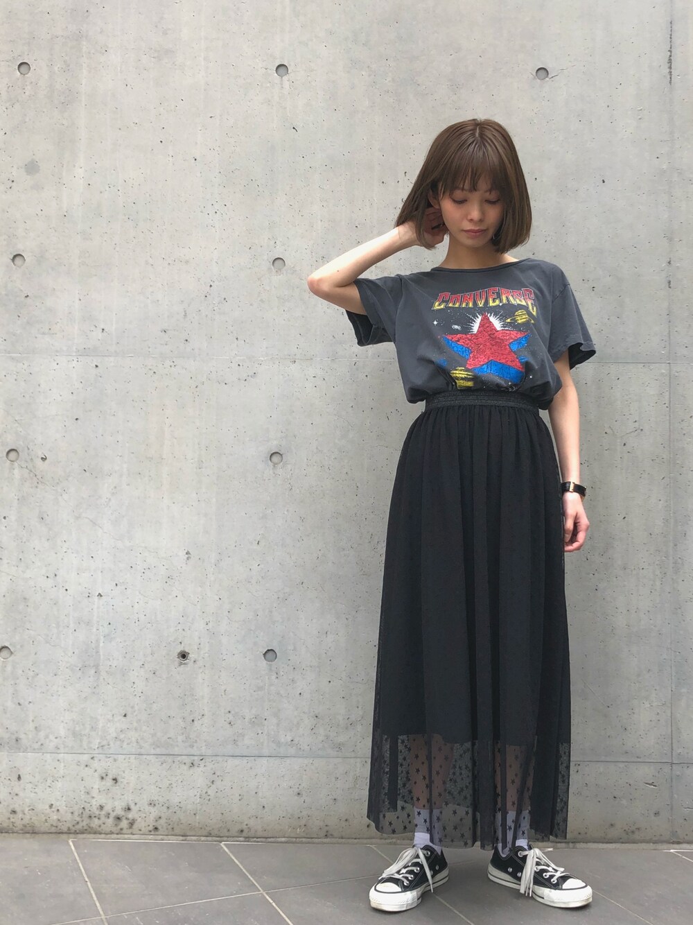 「スニーカーコーデ、Tシャツ、古着風、コンバーストウキョウ、コンバース、CONVERSE TOKYO、converse、チュールスカート、ロックT、低身長」｜「CONVERSE TOKYOのCONVERSE TOKYO/コンバーストウキョウ CONVERSE スペースプリントTシャツ（Tシャツ/カットソー、ブラック系）」を使った、junna☻さん（レディース・150cm）の春コーディネートの1枚目の写真