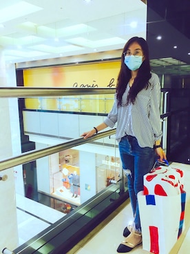 「ZARA（ザラ）のアイテム（シャツ/ブラウス、ブルー系）」を使った、PingshanWuさん（レディース）の冬コーディネート