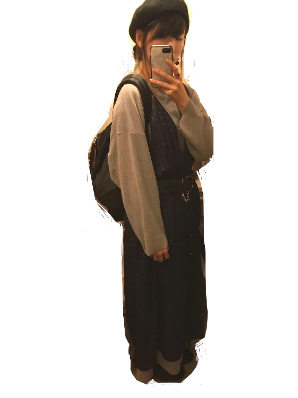 「雨の日コーデ、古着、ベレー帽、ハイネック、ワンピース、ゆるコーデ、スニーカー、リュック、Gregory」｜「古着のアイテム（ワンピース、ブルー系）」を使った、sugaさん（レディース・163cm）の秋コーディネートの1枚目の写真