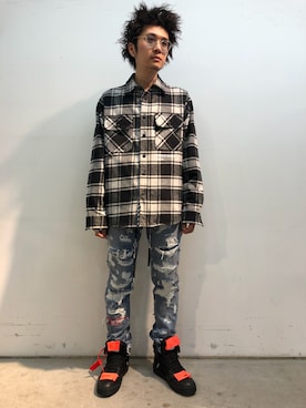 「off white（オフホワイト）のアイテム（トップス）」を使った、一政さん（メンズ・170cm）の春コーディネート