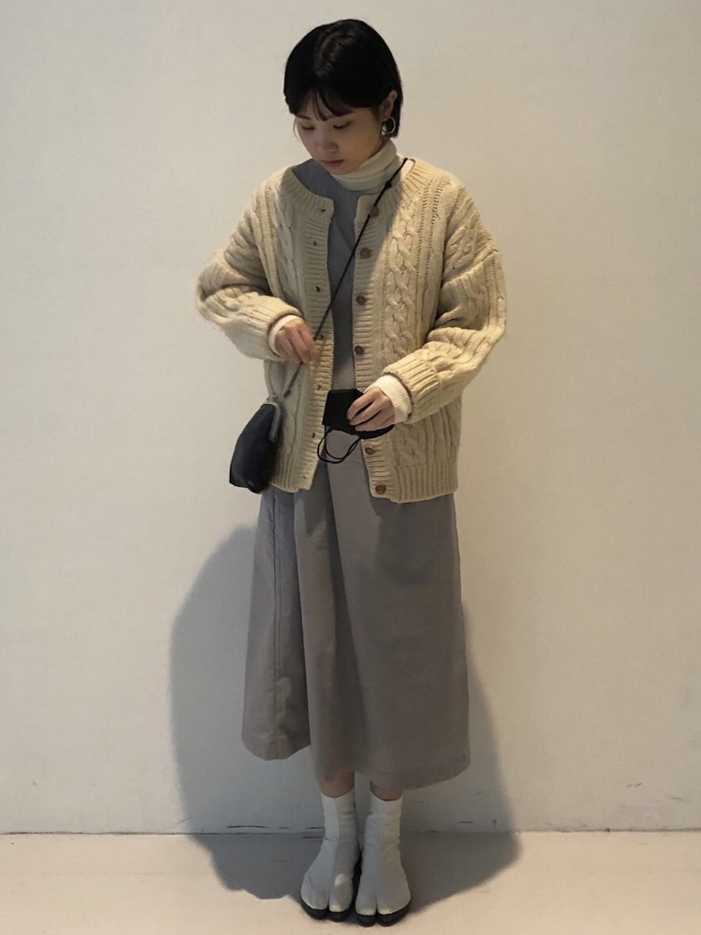 「girl、可愛い、無印良品、SOU・SOU、tabiboots、タビブーツ、母のおさがり、カーディガン」｜「無印良品のアイテム（ワンピース、グレー系）」を使った、メイさん（レディース・157cm）の秋コーディネートの1枚目の写真