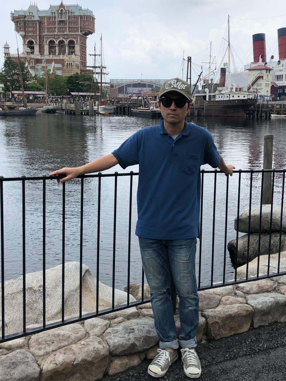 「東京ディズニーシー、夏コーデ、シンプル、summer、デニム、今日のコーデ、ヒステリックグラマー、ビリオネア・ボーイズ・クラブ(Billionaire Boys Club)、NUMBER (N)INE、NUMBER (N)INE DENIM」｜「HYSTERIC GLAMOURのDEVIL刺繍 ビッグポロシャツ（ポロシャツ、ブルー系）」を使った、asamiさん（メンズ・170cm）の夏コーディネートの1枚目の写真