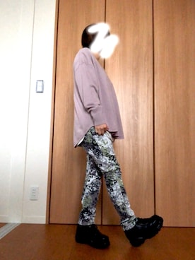 「迷彩パンツ」｜「アイテム（ニット/セーター）」を使った、otrcmさん（レディース・152cm）の春コーディネート