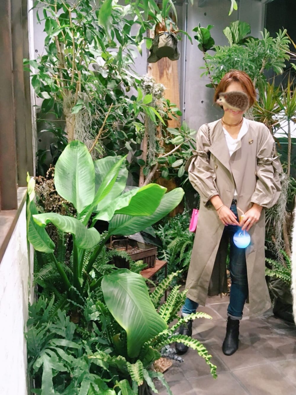 「秋のコーデ、オトナカジュアル、シンプルコーデ、秋色、トレンチコート、デニム、FNO、チェーンバッグ、KENZO、コート」｜「NINEのパフスリーブトレンチコート（トレンチコート、グリーン系）」を使った、xxxさん（レディース・161cm）の秋コーディネートの1枚目の写真
