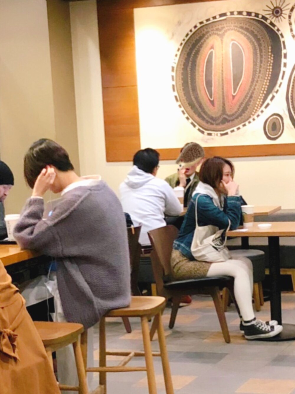 「秋のコーデ、おしゃれさんと繋がりたい、秋冬、コンバース、レオパード、Gジャン、パーカー、大人カジュアル、ニットタイツ、Champion」｜「RNAのJ1761 ベーシックGジャン（デニムジャケット、ブルー系）」を使った、xxxさん（レディース・161cm）の秋コーディネートの1枚目の写真