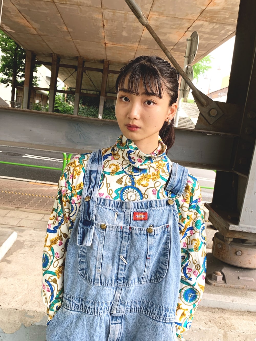 「低身長コーデ、サロペット、オーバーオール、ディッキーズ(Dickies)、古着、bigsize、ビッグサイズ、ビンテージ、ヴィンテージ、レトロ」｜「Dickiesのアイテム（サロペット/オーバーオール、ブルー系）」を使った、manekikkoさん（レディース・152cm）の夏コーディネートの1枚目の写真
