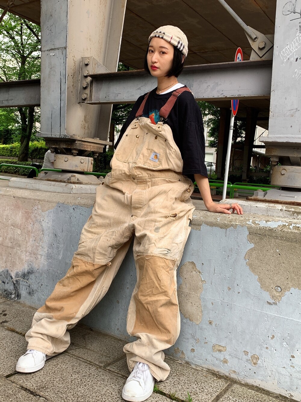 manekikko｜Carharttのサロペット/オーバーオールを使った