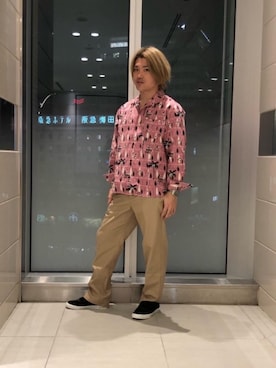 「オープンカラー」｜「アイテム（アクセサリー）」を使った、吉川修平さん（メンズ・175cm）の春コーディネート