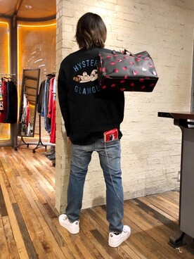 「アイテム（トートバッグ、レッド系）」を使った、吉川修平さん（メンズ・175cm）の春コーディネート