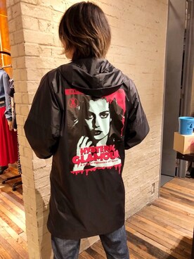 「アイテム（グラス/マグカップ/タンブラー、ブルー系）」を使った、吉川修平さん（メンズ・175cm）の春コーディネート