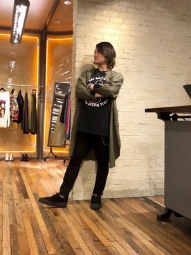 「コラボレーション」｜「アイテム（財布/小物）」を使った、吉川修平さん（メンズ・175cm）の春コーディネート
