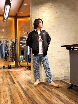「コラボレーション」｜「アイテム（スタジャン）」を使った、吉川修平さん（メンズ・175cm）の春コーディネート
