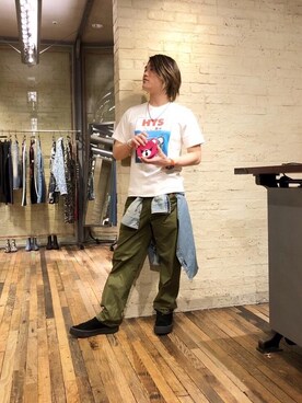 「アイテム（ポーチ）」を使った、吉川修平さん（メンズ・175cm）の春コーディネート
